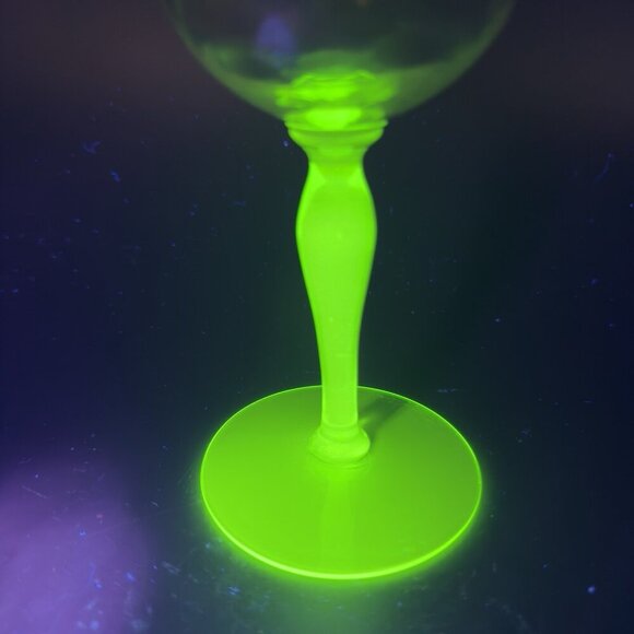 Uranium Stems Champagne Glasses Cups Herringbone Optic Iridescent Finish Set 2 - Picture 6 of 16